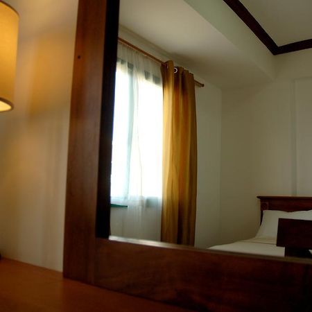 Hotel Isabelle Royale Makati Makati City Zewnętrze zdjęcie