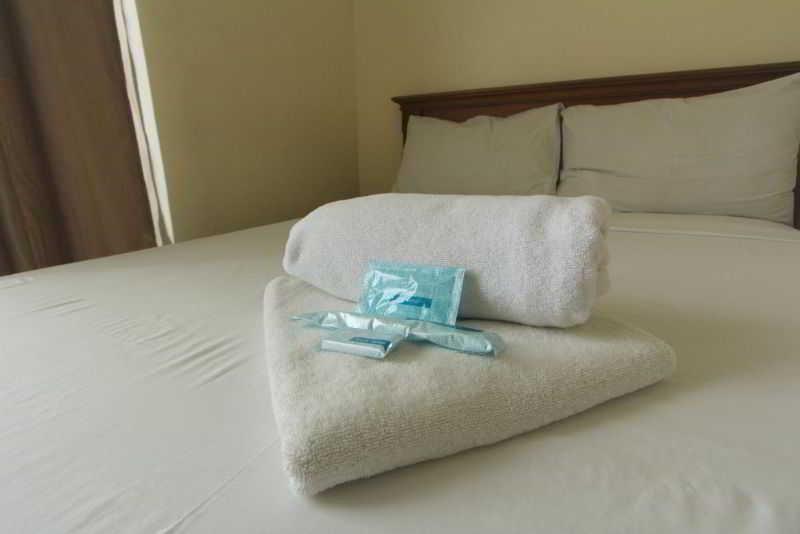 Hotel Isabelle Royale Makati Makati City Zewnętrze zdjęcie
